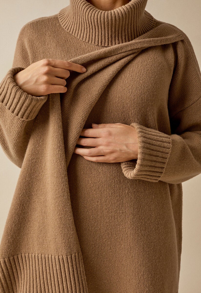 Oversized wool sweater with nursing access - Camel