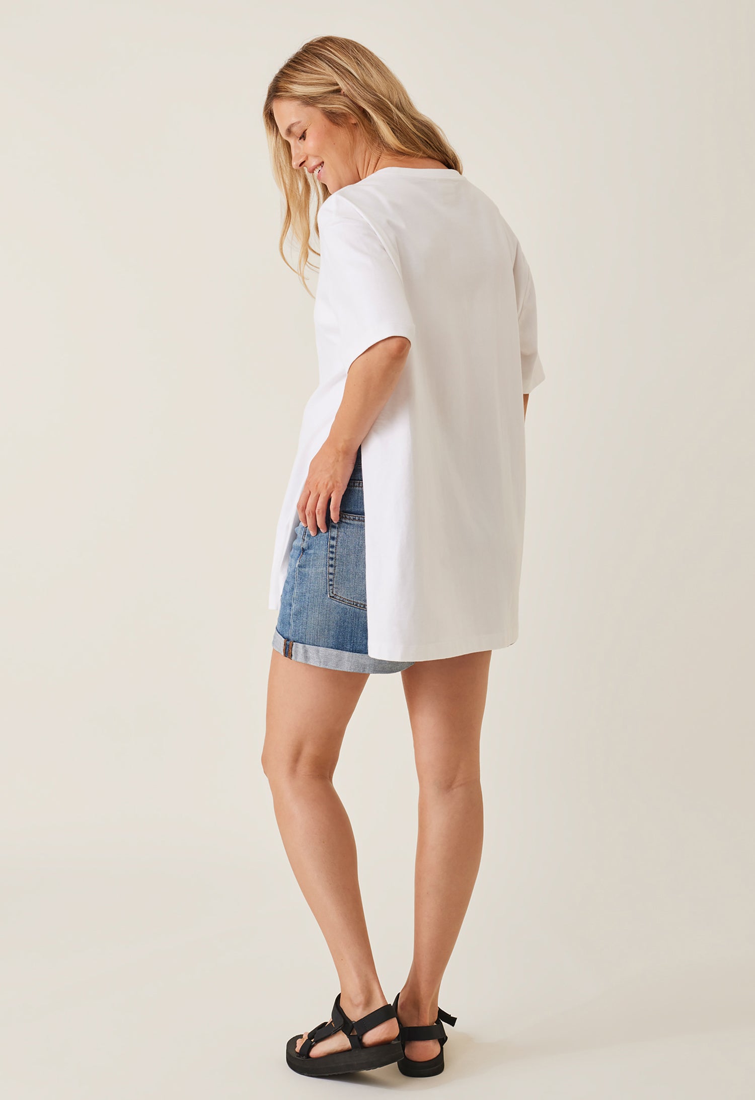 Oversized maternity t-shirt with slit - White