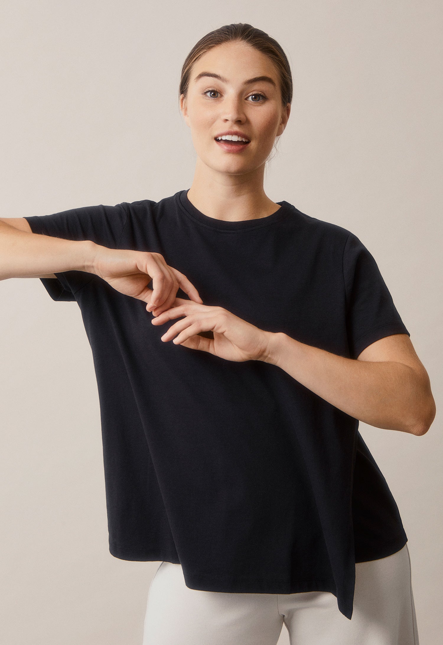 Maternity t-shirt with nursing access - Black